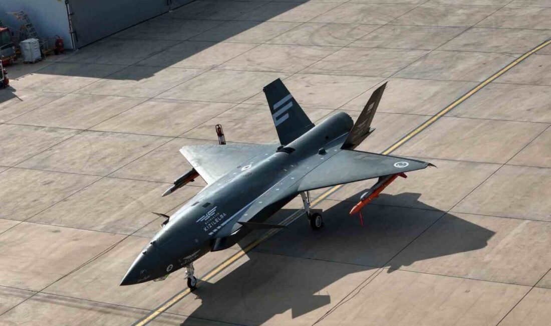 Türk savunma sanayisinin öncüsü Baykar, insansız savaş uçağı Bayraktar KIZILELMA'nın