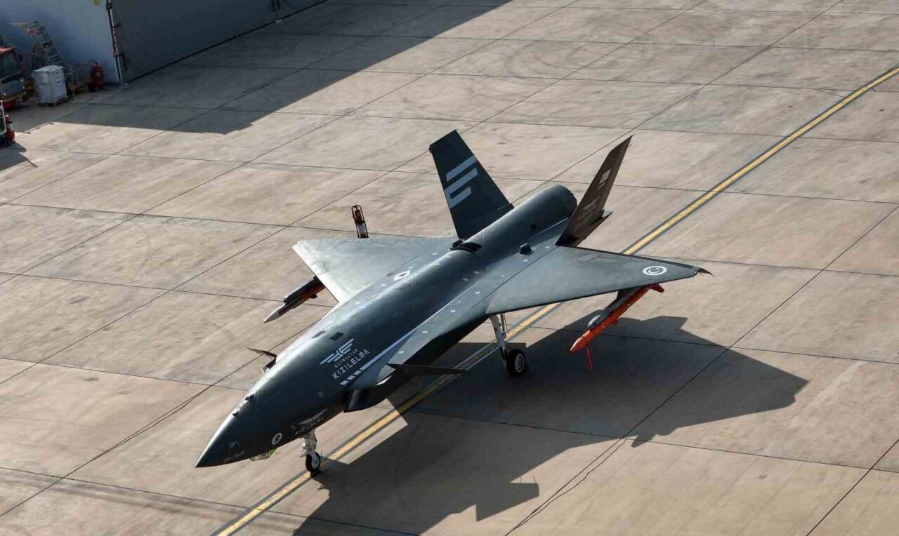 Türk savunma sanayisinin öncüsü Baykar, insansız savaş uçağı Bayraktar KIZILELMA'nın