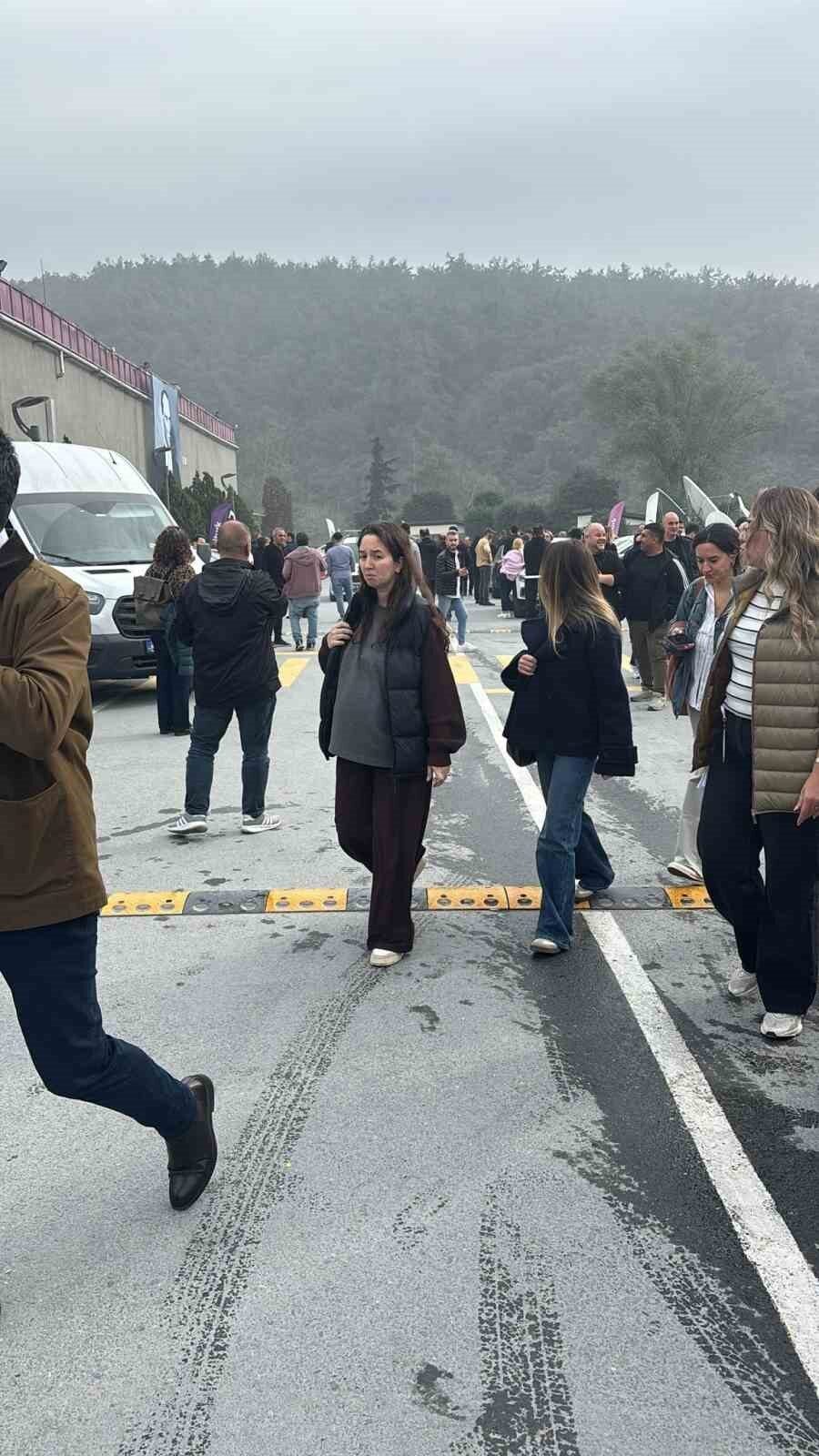 Ayazağa'daki beIN Sports televizyon binasına silahlı bir kişinin girdiği bildirildi.