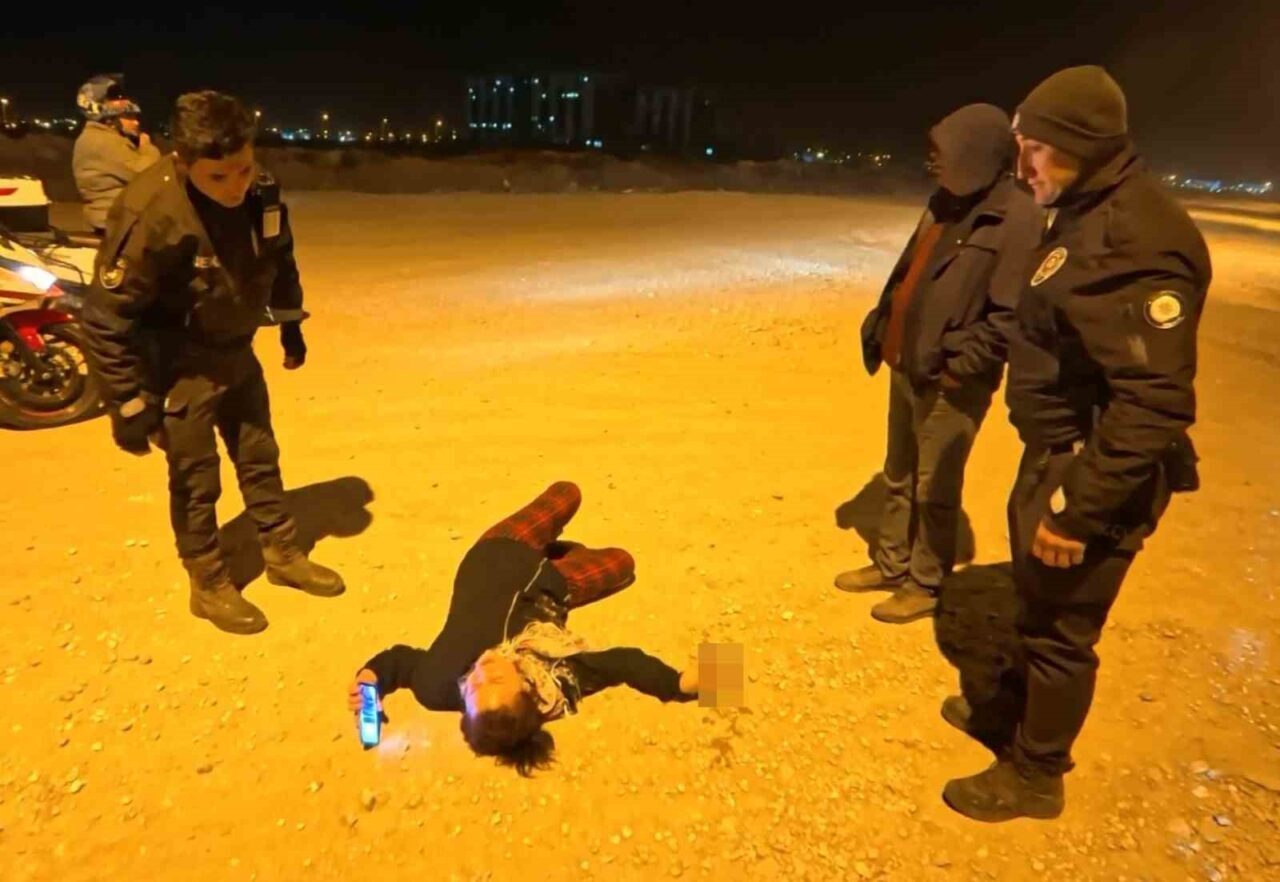 Aksaray'da sokakta düşmüş bir kadın, bekçilerin yardım tekliflerine sert tepki