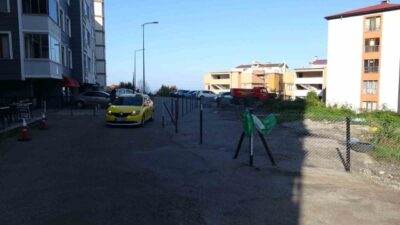 Zonguldak'ta bir vatandaş, belediyenin kamulaştırma bedelini ödememesi nedeniyle arazisini çitle