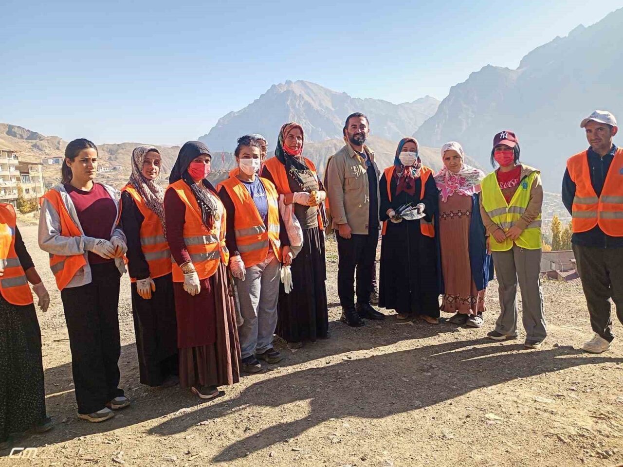 Hakkari’de Belediye Çalışanları, Temizlik Çalışmaları Sırasında Buldukları Parayı Sahiplerine İade Etti