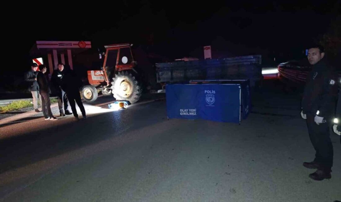 Düzce'de Gölyaka Belediyesi'nin yaptığı yol çalışmaları sırasında yola bırakılan traktöre