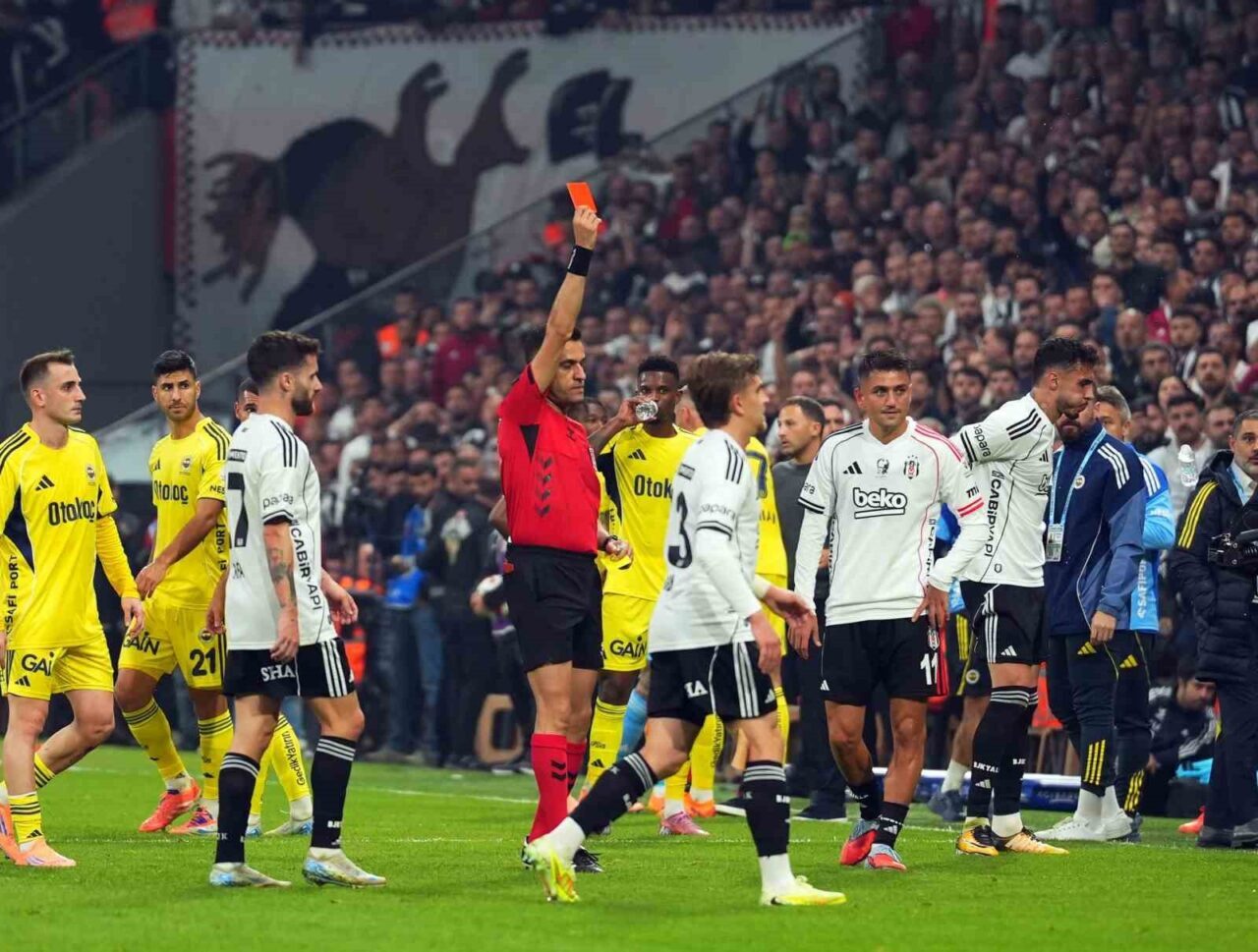 Son 50 derbide Beşiktaş ve Fenerbahçe arasında 36 kırmızı kart