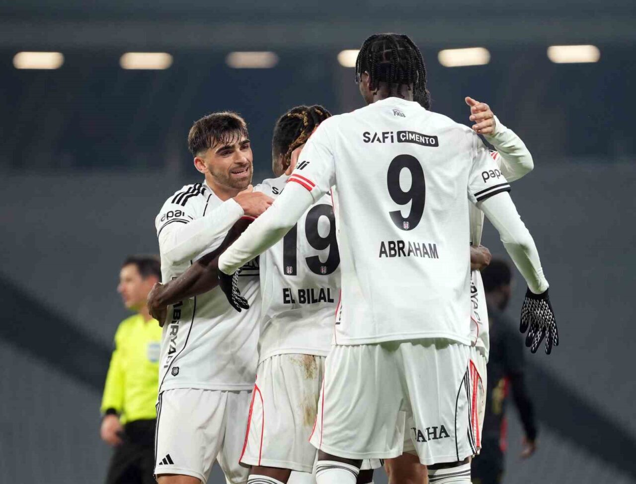 Beşiktaş, Trendyol Süper Lig’de Fatih Karagümrük'ü 2-0 yenerek bu sezon