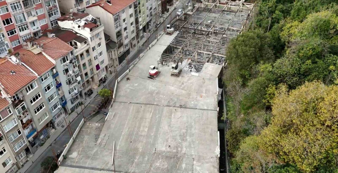 Beşiktaş Belediye Başkan Vekili Rasim Şişman, depreme dayanıklı olmadığı tespit