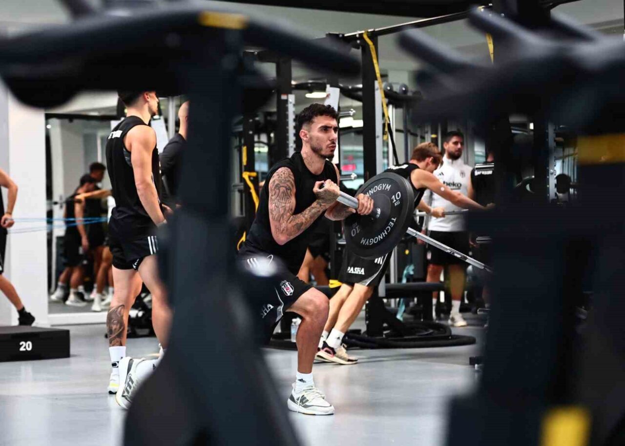 Beşiktaş, Süper Lig'deki Samsunspor maçı öncesi hazırlıklarına sabah yaptığı salonda