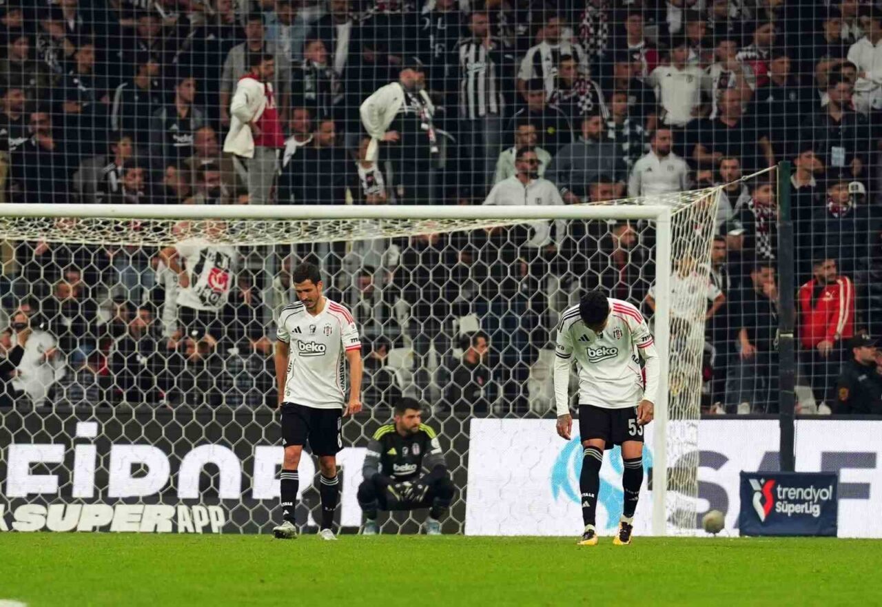 Beşiktaş, Trendyol Süper Lig’in 11. haftasında Fenerbahçe'ye 3-2 yenilerek son