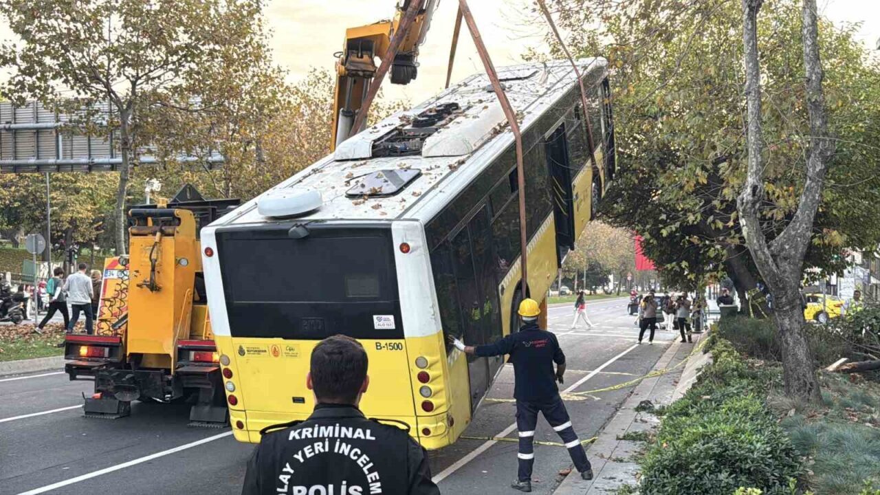 Beşiktaş'ta 54 yaşındaki İETT şoförü Mehmet Cılasın, seyir halindeyken kalp