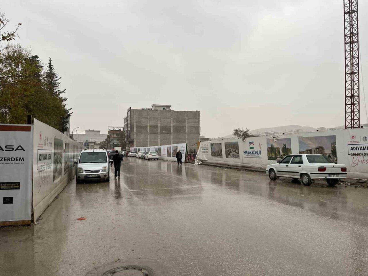 Adıyaman'ın Besni ilçesinde uzun süreli kuraklığın ardından sabah saatlerinde başlayarak