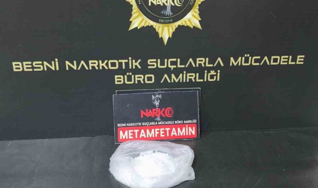 Besni’de Uyuşturucu ile Yakalanan İki Kişi Tutuklandı Adıyaman'ın Besni ilçesinde Narkotik Suçlarla Mücadele ekipleri, durdurdukları M.A. ve