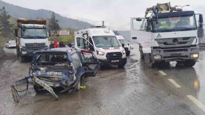 Karabük'te bir beton mikserinin otomobille çarpışması sonucu 1'i çocuk 5