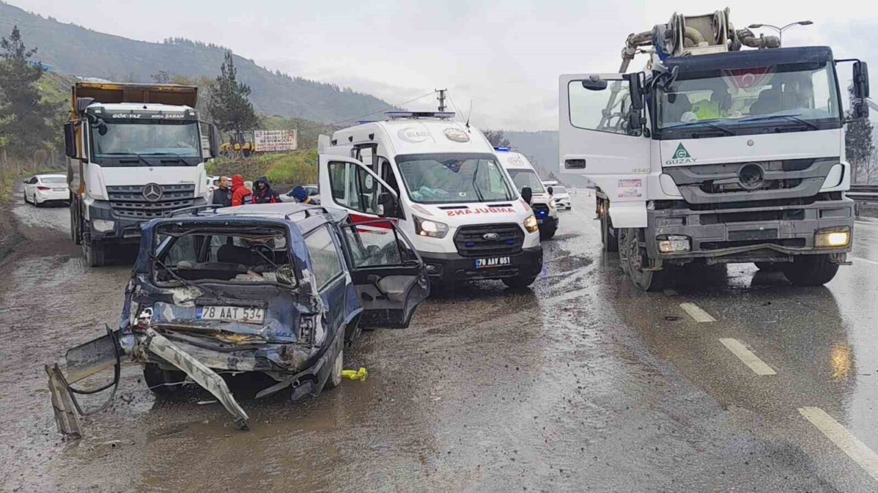 Karabük'te bir beton mikserinin otomobille çarpışması sonucu 1'i çocuk 5