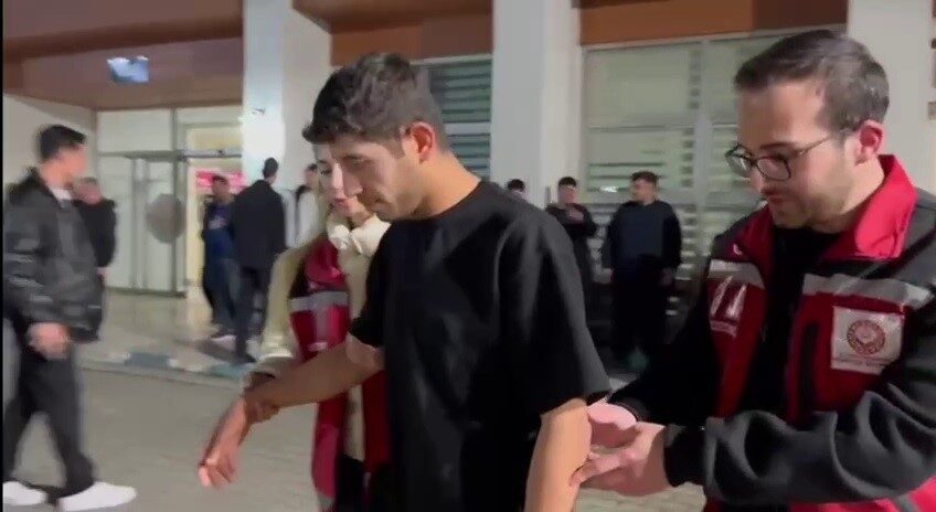 Zonguldak’taki Alaplı Meslek Yüksekokulu’nda Gerçekleştirilen Deprem Tatbikatında Ekipler Başarıyla Görev Aldı Zonguldak Bülent Ecevit Üniversitesi Alaplı Meslek Yüksekokulu'nda gerçekleştirilen deprem tatbikatında,