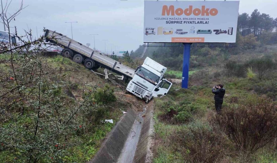Kuzey Marmara Otoyolu’nda etkili sağanak, O.Ö.'nün kullandığı tırın devrilmesine yol