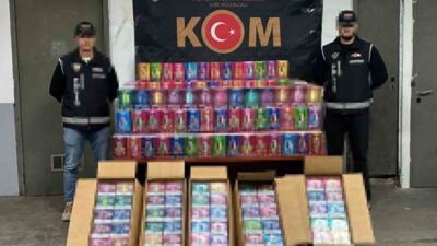 İstanbul'un Beylikdüzü ilçesinde okul çevrelerinde gerçekleştirilen dron destekli denetimlerde, bir