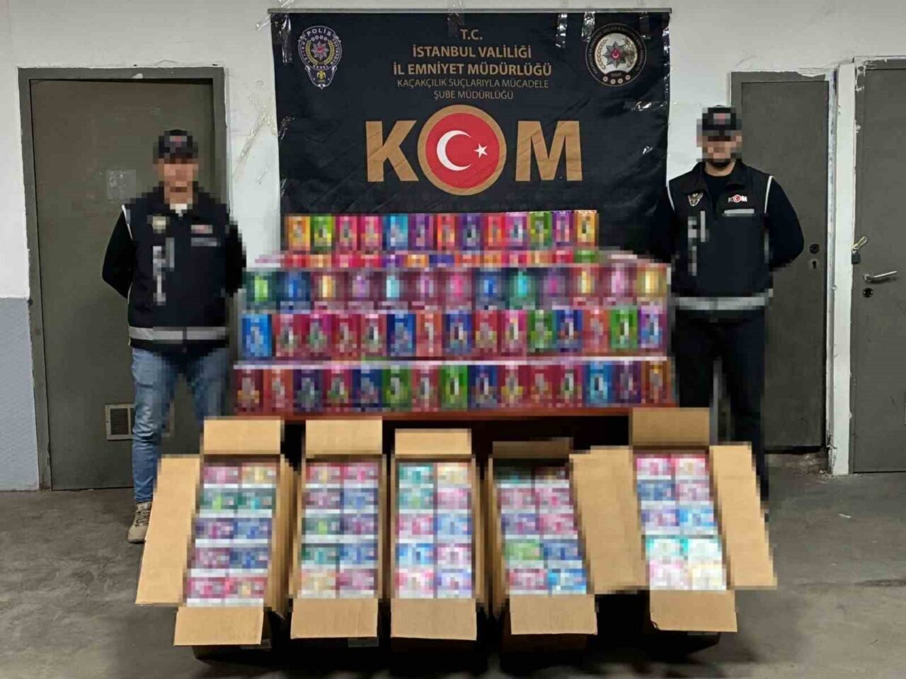 İstanbul'un Beylikdüzü ilçesinde okul çevrelerinde gerçekleştirilen dron destekli denetimlerde, bir