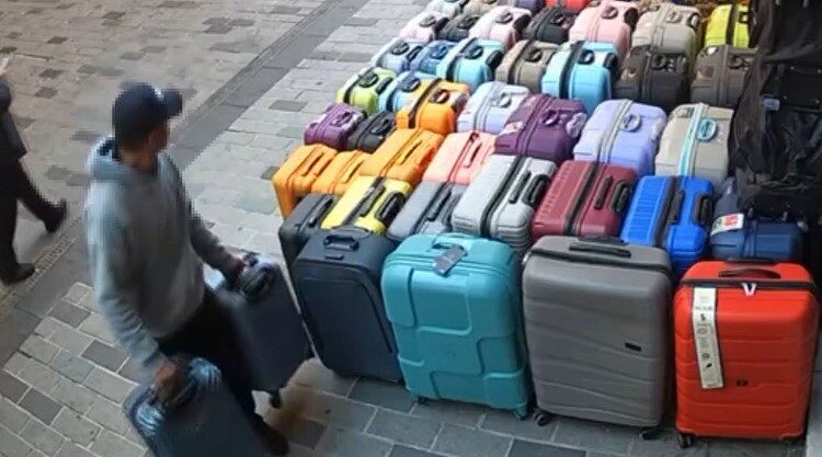 Beyoğlu'nda 22 Eylül'de bir iş yerinden iki valiz ve başka