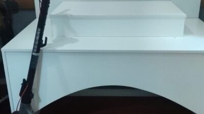 İstanbul Beyoğlu'nda park halindeki bir scooterı çalan C.Y. (32) ve