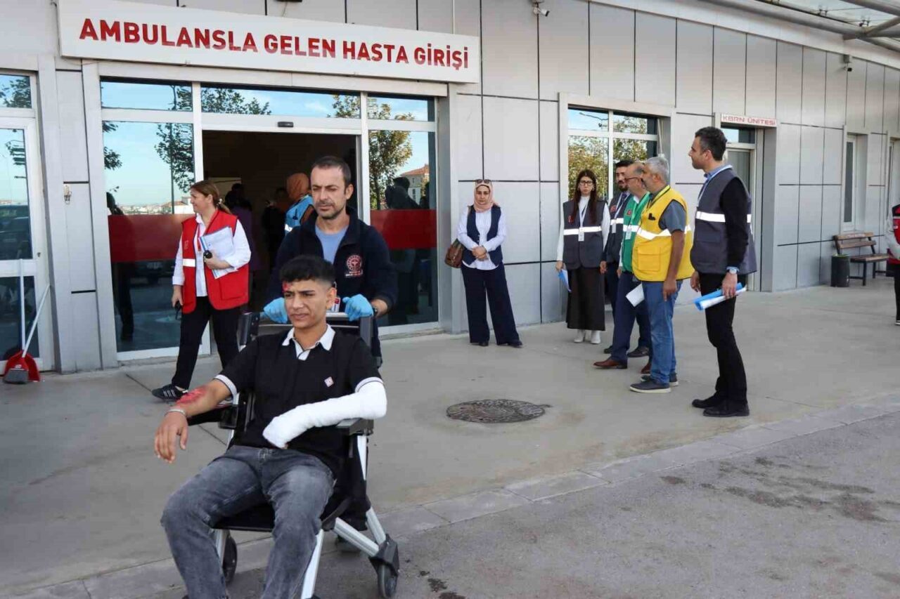Beyşehir Devlet Hastanesi’nde Afet Planı Kapsamında Dış Toplu Yaralanma Tatbikatı Gerçekleştirildi