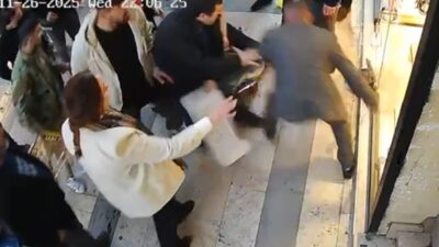 Gümüşhane'de O.K., boşanma aşamasındaki eşi N.K.'ye bıçakla saldırarak yaraladı. Olay