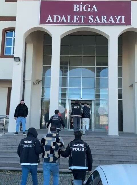 Çanakkale'nin Biga ilçesinde narkotik ekipleri, uyuşturucu ile mücadele kapsamında 2