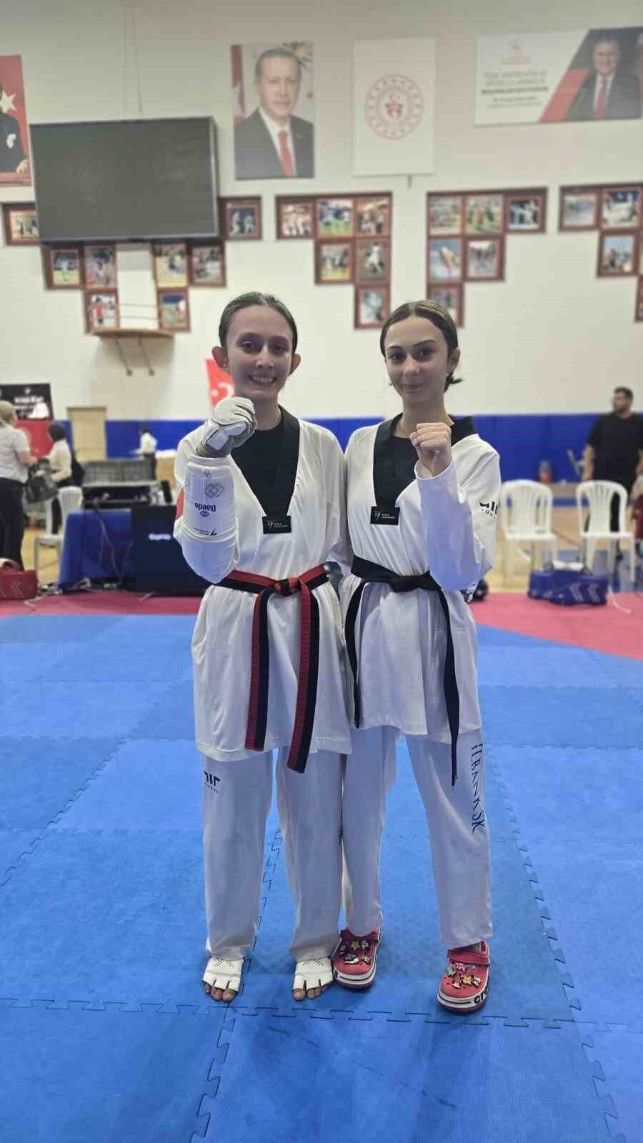 Bilecikli taekwondo sporcuları İrem İşel ve Nisanur Faideci, milli takım