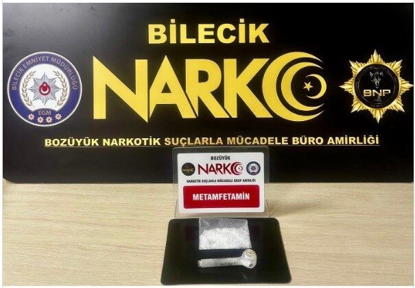 Bilecik’teki asayiş denetimlerinde bir kişide uyuşturucu madde bulundu. Bilecik'in Bozüyük ilçesinde emniyet ekipleri tarafından gerçekleştirilen asayiş uygulamasında bir