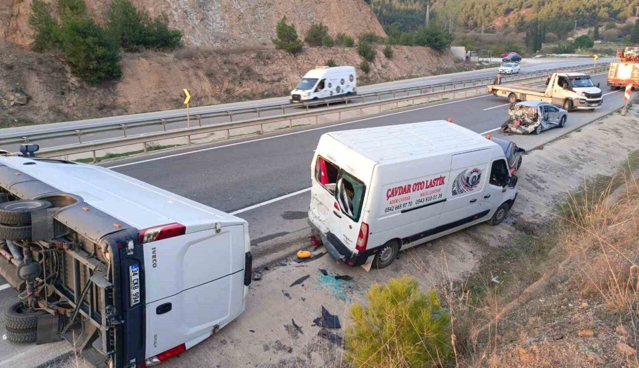 Bilecik'te, 4 aracın karıştığı zincirleme trafik kazasında M.B. (62), C.Y.