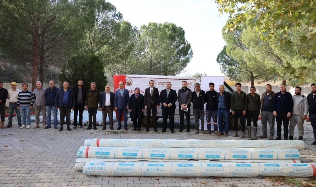 Bilecik'te 52 çiftçiye toplam 38,5 ton sera naylonu dağıtıldı. Bilecik