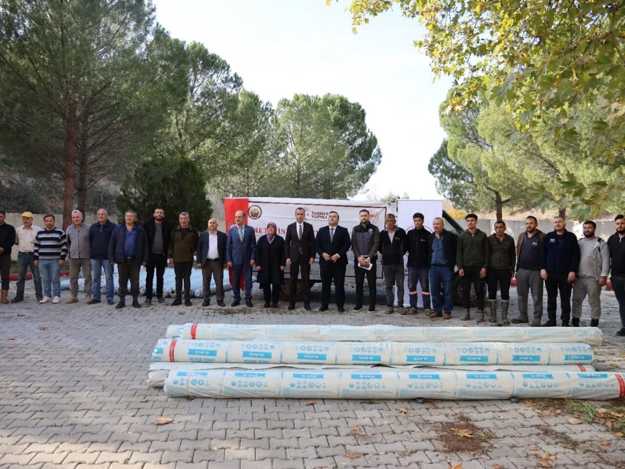 Bilecik'te 52 çiftçiye toplam 38,5 ton sera naylonu dağıtıldı. Bilecik