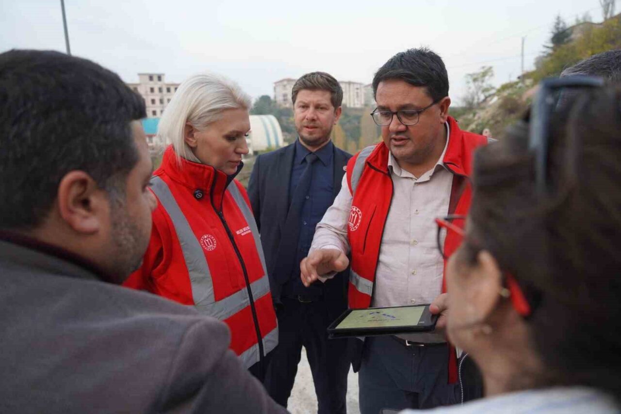Bilecik Belediye Başkanı Melek Mızrak Subaşı, Keloğlan Parkı’ndaki yenileme çalışmalarını