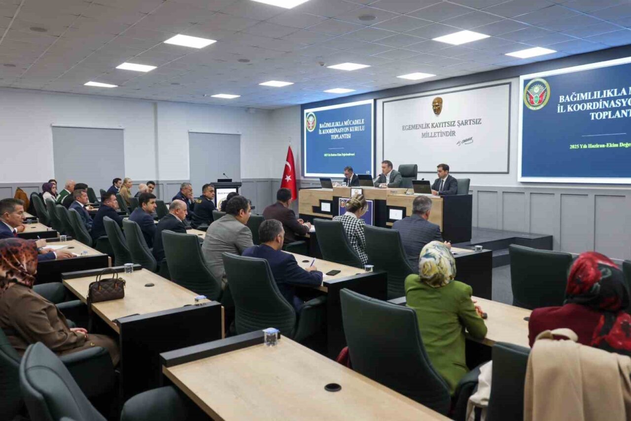 Bilecik’te Vali Faik Oktay Sözer'in başkanlığında gerçekleştirilen toplantıda, bağımlılıkla mücadele