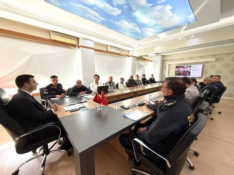 Bilecik Osmaneli Kaymakamı Abdüssamed Kılıç, bağımlılıkla mücadele için bir toplantı