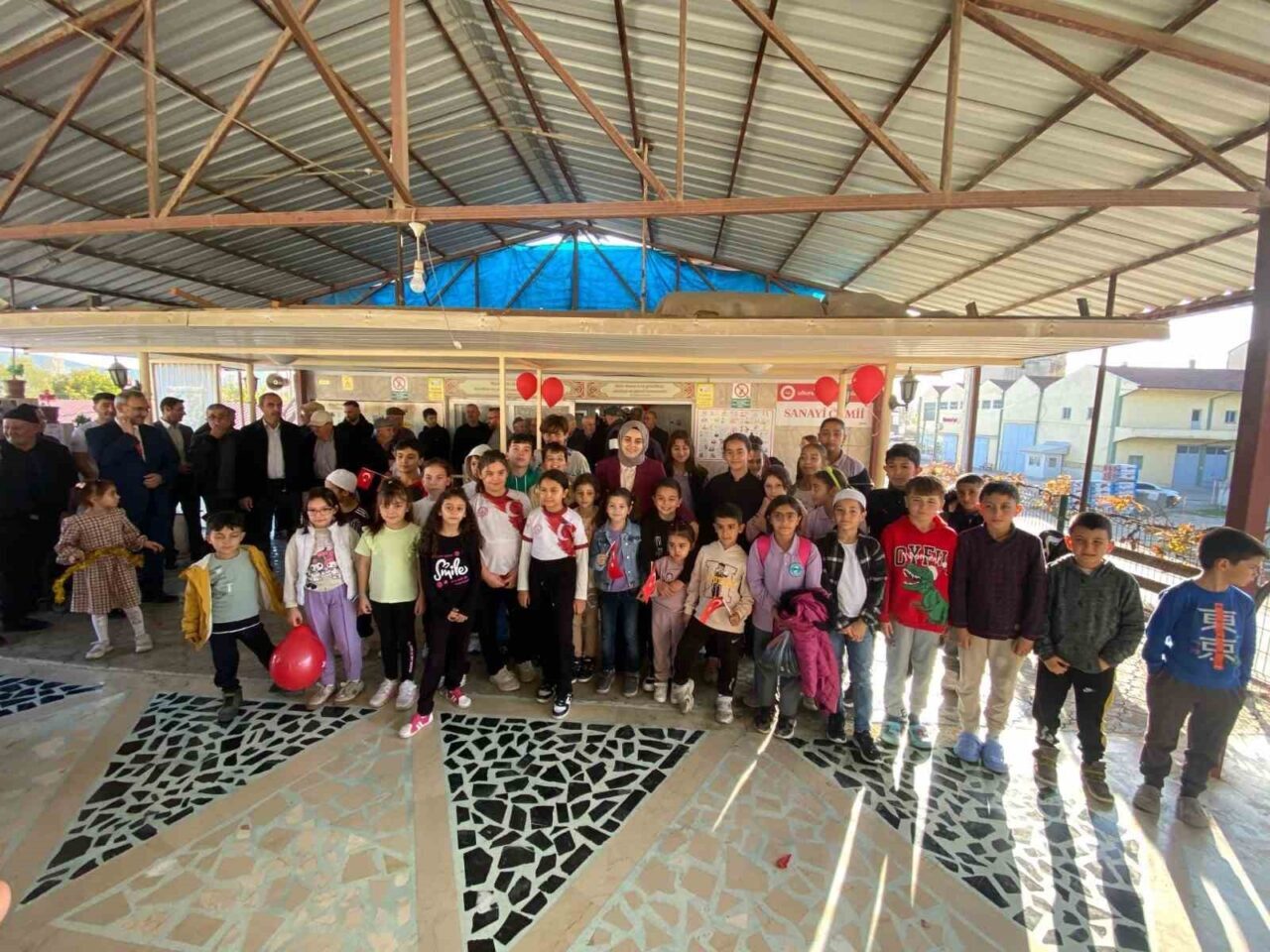 Bilecik’in Gölpazarı ilçesindeki Sanayi Camii, "Cami Market" projesiyle yenilendi ve