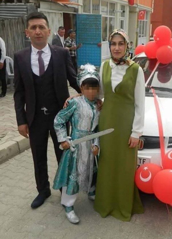 Bilecik’te kıskançlık nedeniyle eşini vuran adam intihar etti, olay anında bulunan çocukları şans eseri kurtuldu.