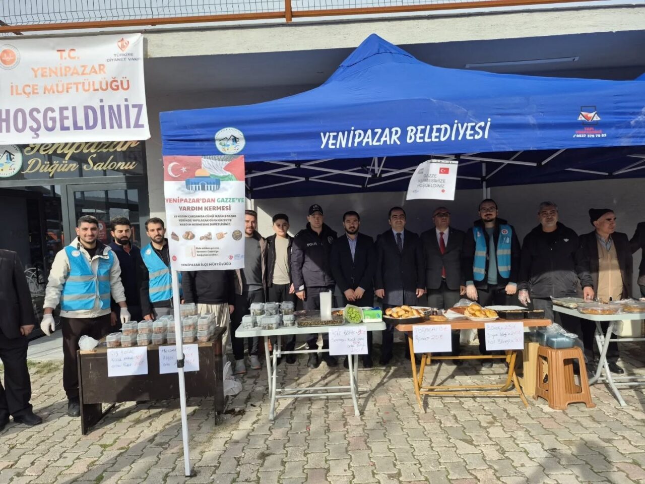 Bilecik'in Yenipazar ilçesinde, Gazze'ye destek amacıyla düzenlenen hayır çarşısına Kaymakam