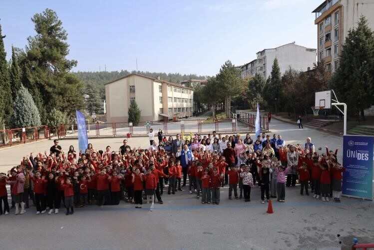 Bilecik'te Şehit Abdülhamit Bilgen İlkokulu'nda, Sıhhiye Sosyal Hizmetler Topluluğu tarafından