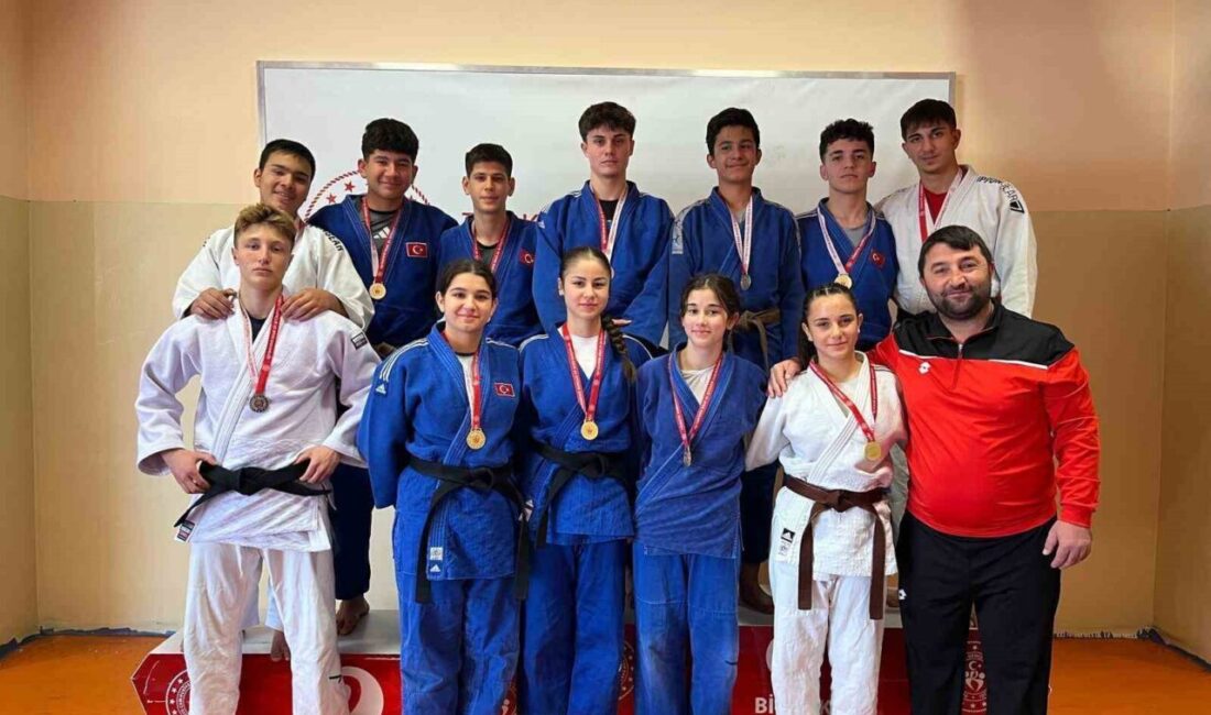 Bilecik’te 2025-2026 eğitim-öğretim yılı, Judo Gençler İl Şampiyonası ile başladı.