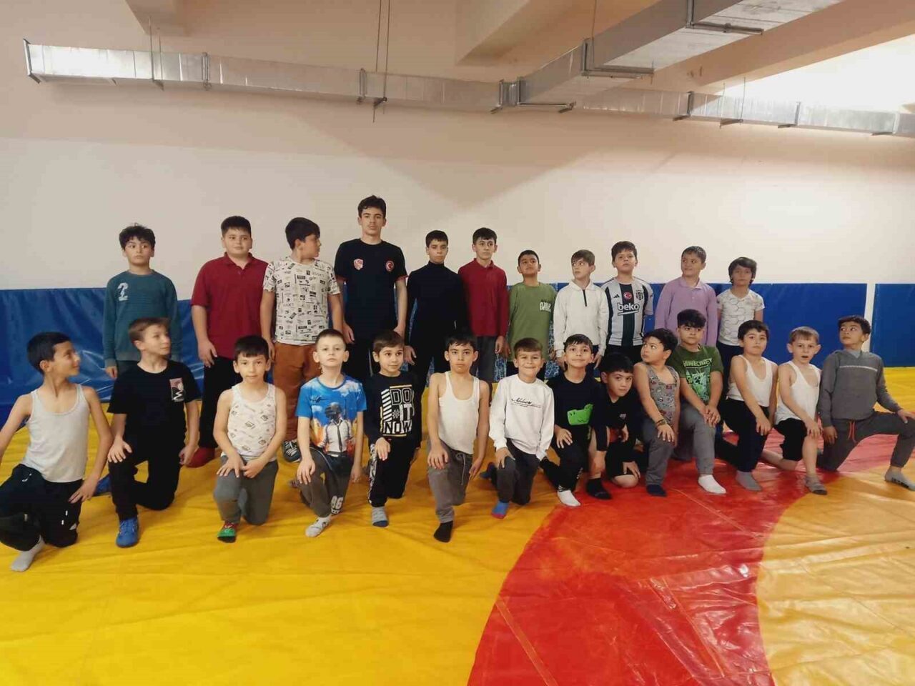 Bilecik’te Gençlik ve Spor Okulları, Güreş ve Wushu Antrenmanlarıyla Sporcuları Destekliyor