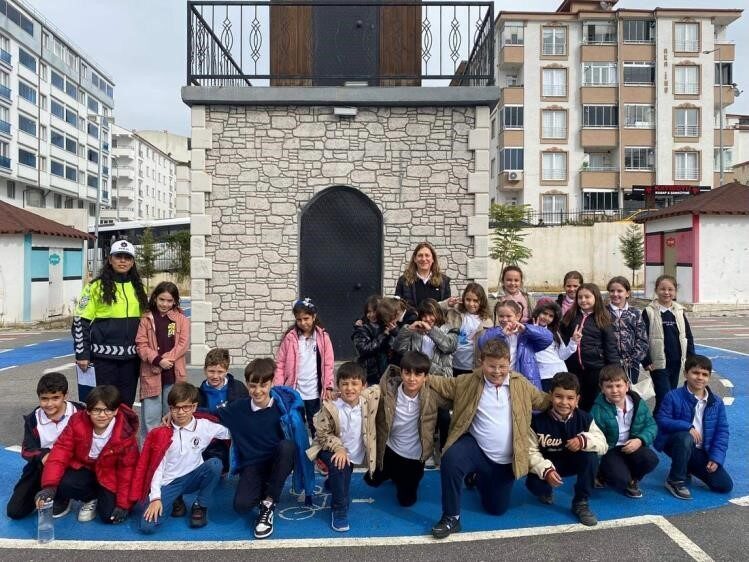 Bilecik'te Trafik Tescil ve Denetleme Şube Müdürlüğü, Atatürk İlkokulu öğrencilerine