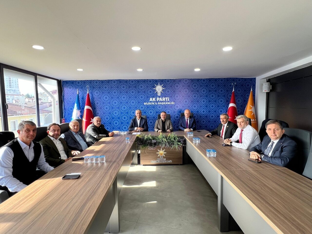AK Parti Bilecik İl Başkanı Serkan Yıldırım öncülüğünde düzenlenen toplantıda,