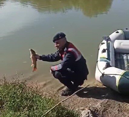 Bilecik'in Osmaneli ilçesinde yapılan denetimlerde, yasadışı balık avlayan 6 kişiye