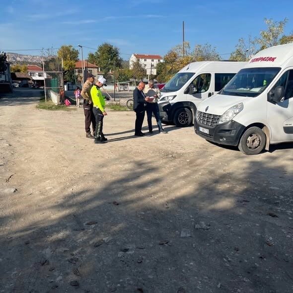 Bilecik’in Yenipazar İlçe Emniyet Amirliği, öğrenci servis araçları ve şoförleri