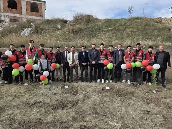 Bilecik İmam Hatip Lisesi Öğrencileri, Fidan Dikerek Çevre Bilincine ve Kardeşliğe Katkıda Bulundu