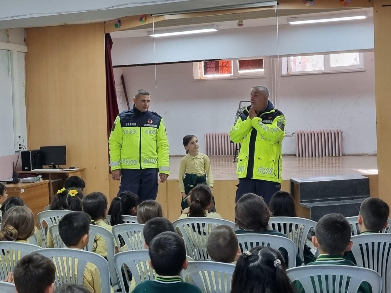 Bilecik'in Gölpazarı ilçesinde Gazimihal İlköğretim Okulu'nda, İl Emniyet Müdürlüğü ve