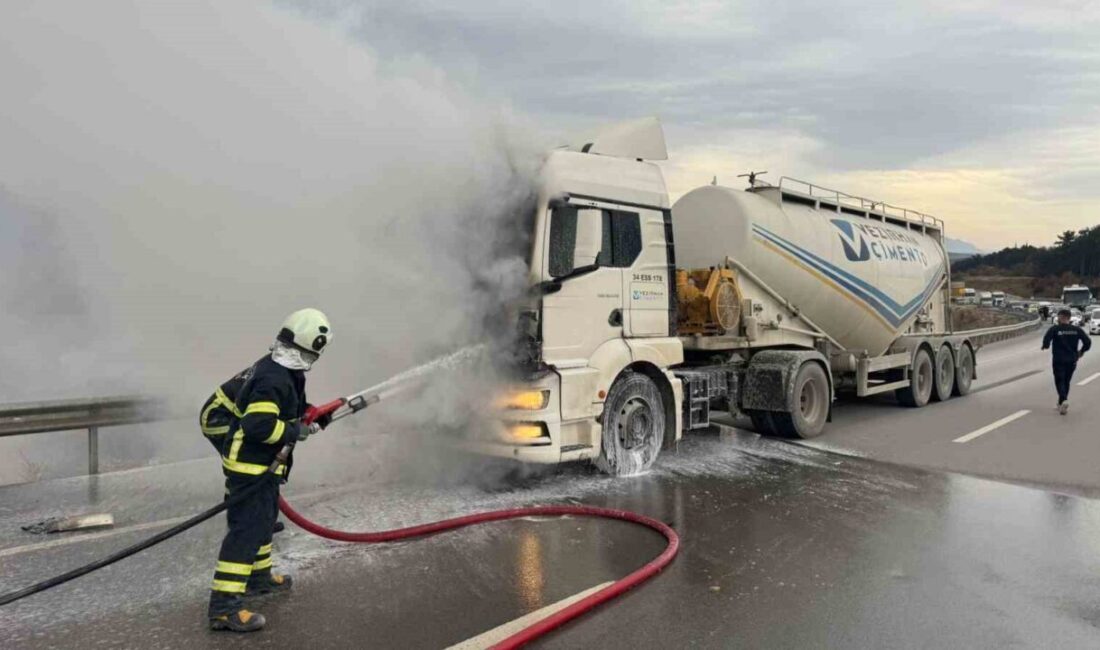 Bilecik'te bir beton mikseri, seyir halindeyken alev aldı. Sürücü, aracı
