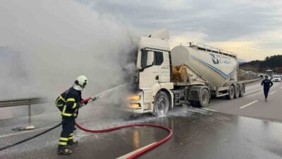 Bilecik'te bir beton mikseri, seyir halindeyken alev aldı. Sürücü, aracı
