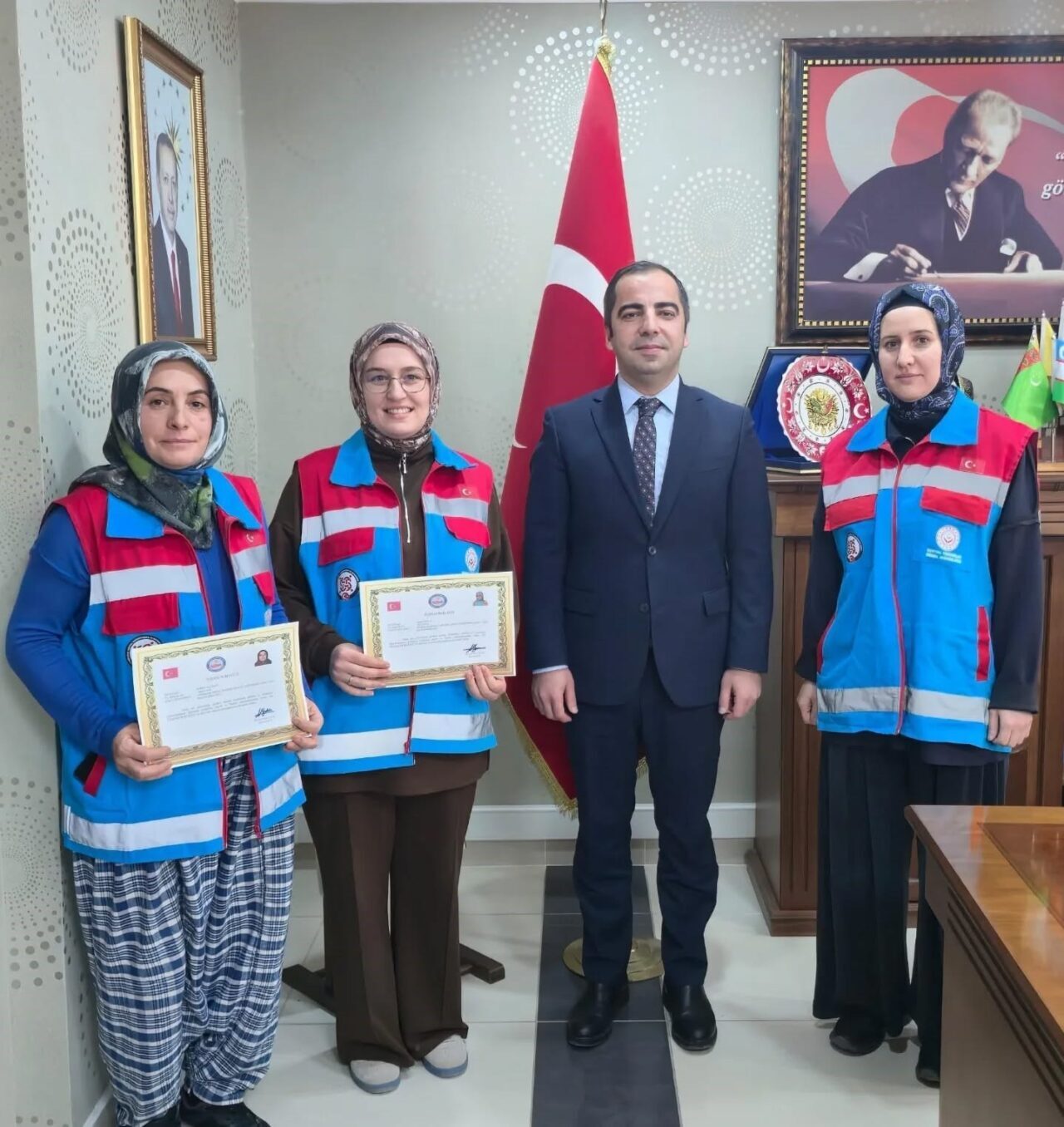 Bilecik'in Yenipazar ilçesinde Kaymakam Mehmet Salih Uçar, "Vefa Projesi"nde yer