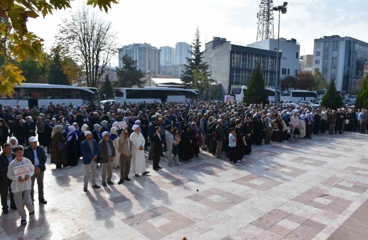 Bilecik İl Müftülüğü, 305 umriciyi kutsal topraklara uğurlamak için Cumhuriyet